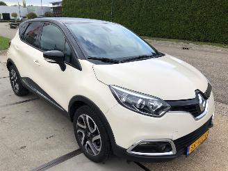 Vaurioauto  passenger cars Renault Captur Captur AUTOMAAT  1.2 TCe Dynamique rijdbaar. 2017/4