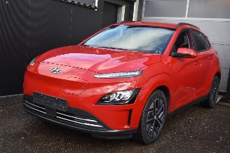 Schadeauto Hyundai Kona 64Kwh Comfort 204Pk SOH 100% 3FASE *Navi/Clima/Camera/Stoelverwarming 2022/7