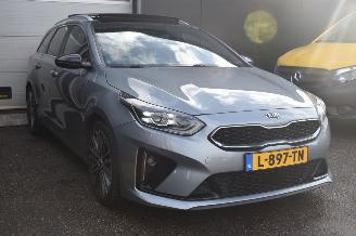 Kia Ceed Sportwagen 1.6 Crdi GT-Line 136Pk *Navi/Clima/Camera/Panorama/Stoelverwarming picture 2