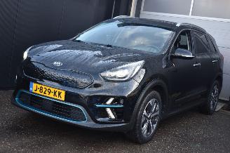 damaged passenger cars Kia Niro 64Kwh Executiveline 204Pk  SOH 100% 3FASE *Navi/Clima/Camera/Leder/Stoelverwarming 2020/8