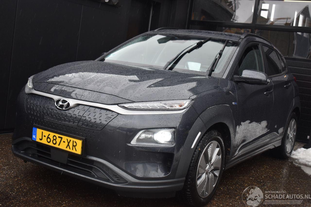 Hyundai Kona 64Kwh Premium 204Pk 3Fase SOH 100% *Navi/Clima/Camera/Leder/Stoelverwarming