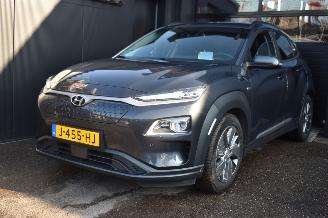 Coche accidentado Hyundai Kona 64Kwh Premium 204Pk 3FASE 100% Soh *Navi/Clima/Camera/Leder/Stoelverwarming 2020/12