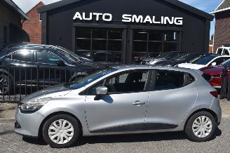 krockskadad bil auto Renault Clio 1.5 Dci Eco Expression 90Pk *Airco/Navi 2013/7