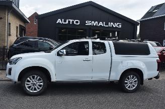 krockskadad bil auto Isuzu D-Max 1.9D Extended 4WD Cab LS 163Pk *Clima/Camera 2019/8