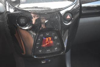 Peugeot 108 1.0 e-VTI Allure 72Pk *Navi/Clima/Camera picture 12
