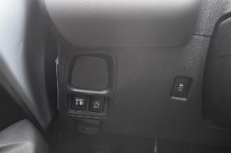 Peugeot 108 1.0 e-VTI  Active 72Pk *Airco picture 12