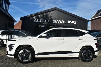 Vaurioauto  passenger cars Hyundai Kona 64.8 Comfort Smart 204Pk 3Fase 100% Soh *Navi/Clima/Camera/Stoelverwarming 2025/7