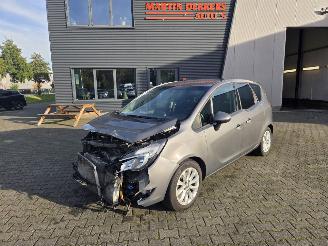 Vaurioauto  passenger cars Opel Meriva 1.4-T AUTOM / 52dkm 2015/7