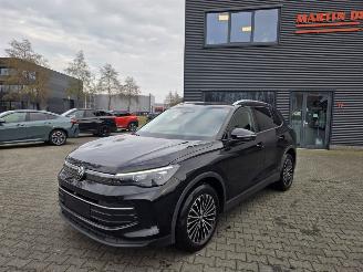 Volkswagen Tiguan IQ / AUTOMAAT / LEER / PANODAK / 18 DKM picture 16