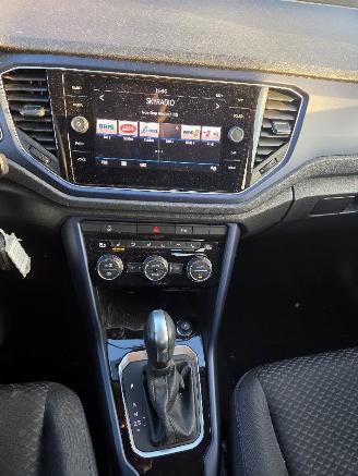 Volkswagen T-Roc 1.5-110kw / AUTOM / NAVI / CAMERA / STOELVERW picture 18