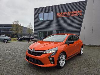 Damaged car Renault Clio  2024/4