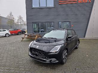 krockskadad bil auto Suzuki Swift STYLE / STOEL+STUUR VERW / CAMERA/ NAVI / KEYLESS 2025/10