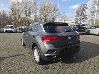 Volkswagen T-Roc 1.5 TSi AUTOM /NAVI / STOELVERW picture 11