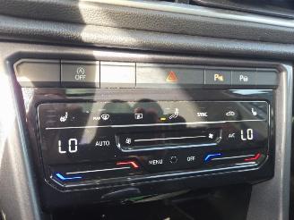 Volkswagen T-Roc STYLE / PANO / DIG COCKPIT / NAVI CAMERA  / STOELMASSAGE picture 21