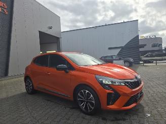 krockskadad bil auto Renault Clio TECHNO 2024/3