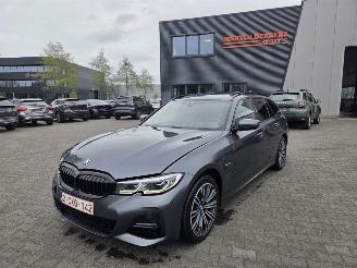Unfallwagen BMW 3-serie 330e X-DRIVE / M-SPORT / PANO / HEAD UPP 2021/10