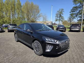 Unfallwagen Hyundai Ioniq 100kw FEEL / NAVI / CAMERA / STOELVERW / 30 DKM 2022/3