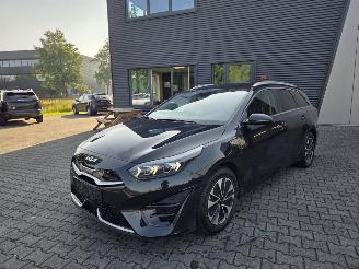 Voiture accidenté Kia Ceed PLUG-IN  HYBRIDE / AUTOMAAT / 34 DKM 2023/7