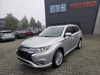 Auto incidentate Mitsubishi Outlander 2.4 PHEV Pure+ 169KW - AWD / CAMERA / NAVI / STOELVERW 2020/3