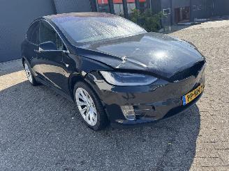 Damaged car Tesla Model X 90D Base 6persoons/autopilot/volleder/nap 2017/9