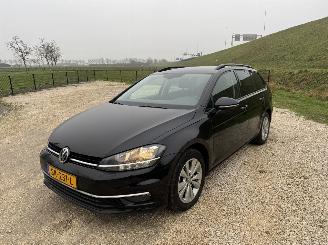 krockskadad bil auto Volkswagen Golf 1.6 TDI Comfortline/automaat/clima/navi 2018/4
