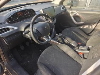 Peugeot 2008 1.2 PureTech Active picture 10