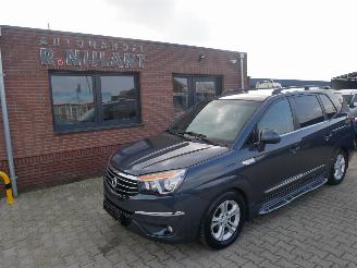 Vrakbiler auto Ssang yong Rodius 2 WD 7 PERS 2017/4