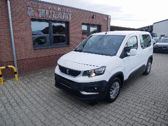 krockskadad bil auto Peugeot Rifter  2020/1