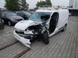 krockskadad bil bedrijf Fiat Doblo  2021/6