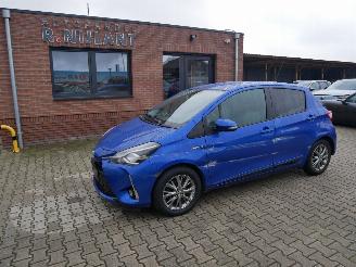 skadebil auto Toyota Yaris HYBRID 2017/7