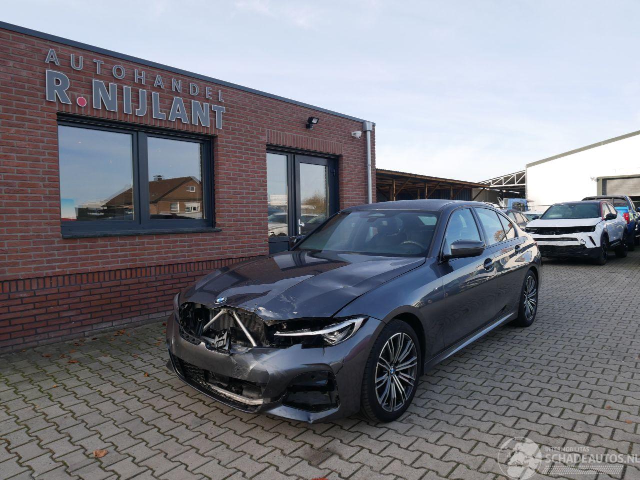 BMW 3-serie 320 i M-SPORT HEAD UP ALCANTARA LED