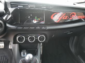 Alfa Romeo Giulietta QUADRIFOGLIO VERDE BI-XENON picture 17