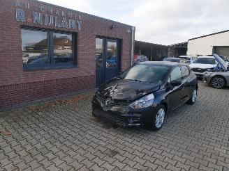 Damaged car Renault Clio LIMITED 2018/11