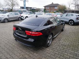 Jaguar XE R SPORT MOTOR ROOKT BIJ RIJDEN!!! picture 3