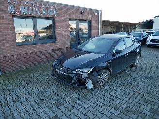 damaged passenger cars Seat Leon STYLE DSG 2016/11