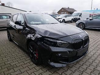 BMW 1-serie 120D M-SPORT picture 2
