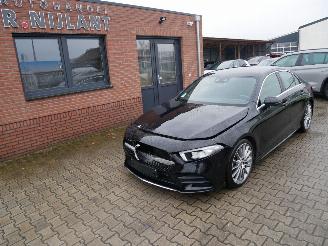 krockskadad bil auto Mercedes A-klasse A 200 AMG ALCANTARA AUTOMAAT LED 2019/10