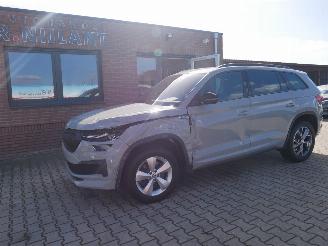 krockskadad bil auto Skoda Kodiaq SPORTLINE 4x4 PANORAMADAK LED VIRTUAL ACC ALCANTARA 2022/6