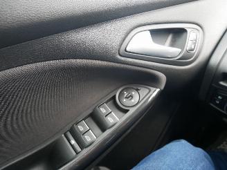 Ford Focus TITANIUM BI-XENON picture 17