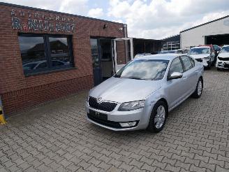 uszkodzony samochody osobowe Skoda Octavia  2014/12