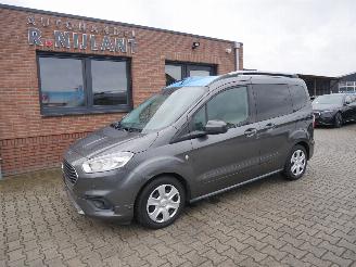 Schadeauto Ford Tourneo Courier TITANIUM 2019/11