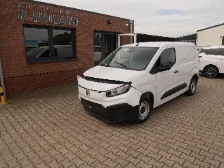 krockskadad bil bedrijf Fiat Doblo  2025/2
