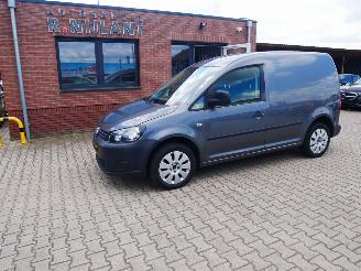krockskadad bil bedrijf Volkswagen Caddy MOTOR LOOPT ONREGELMATIG. 2012/2