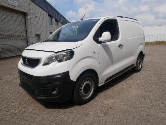 krockskadad bil bedrijf Peugeot Expert MOTORSCHADE TANDRIEM GEBROKEN 2018/7