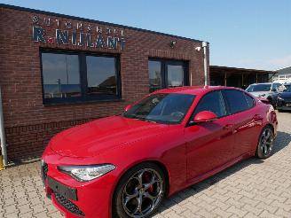 damaged passenger cars Alfa Romeo Giulia VELOCE Q4 BI-XENON LEER APPLE CARPLAY 4x4 2019/7