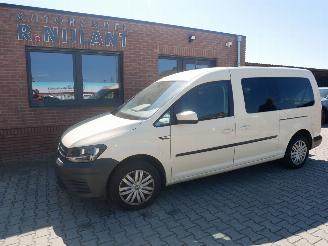 krockskadad bil auto Volkswagen Caddy maxi ROLSTOEL TRANSPORTKOPPLING RATELT BIJ WEGRIJDEN. 2019/4