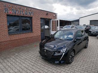skadebil auto Peugeot 208 GT PANORAMADAK HALF LEER ACC APPLE CARPLAY 2023/5