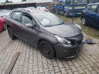 Damaged car Peugeot 2008 GEEN PAPIEREN.ALLEEN VOOR ONDERDELEN. 2018/11