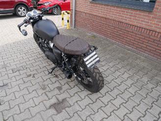 Triumph Bonneville T 120 BLACK picture 4