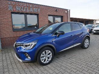 Damaged car Renault Captur E-TECH  PLUG-IN HYBRID 160 E 2022/5